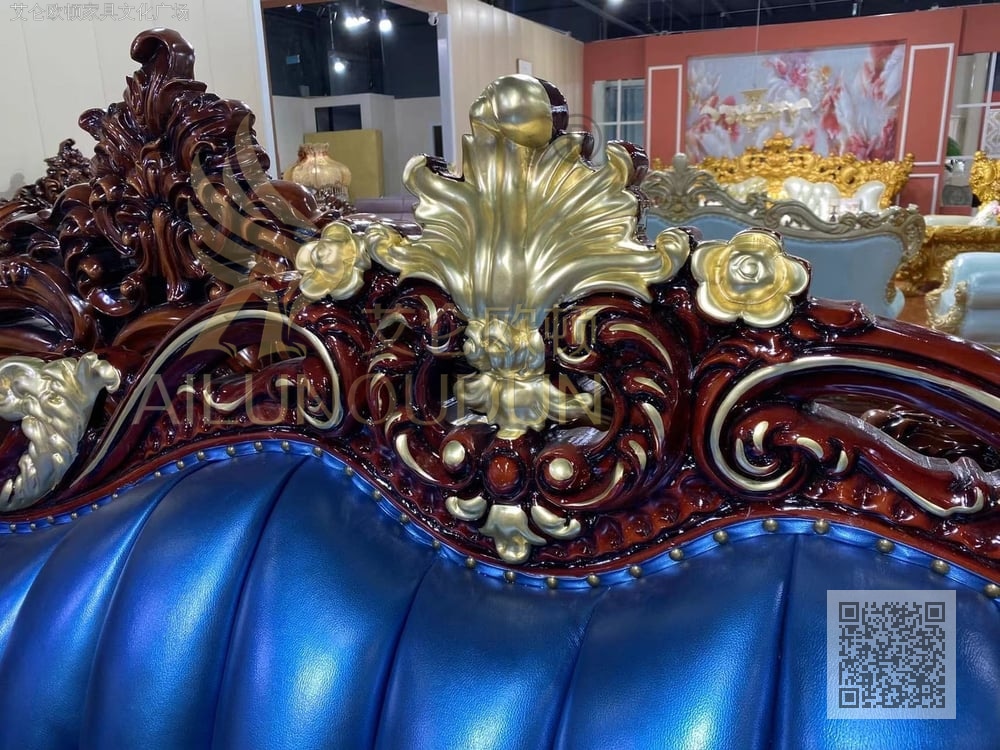小扶手雕刻红檀色描金蓝宝石
