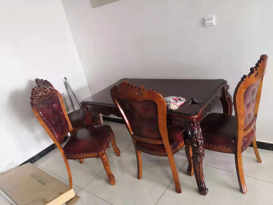 石家庄新乐 欧式红棕雕花餐桌酒红皮餐椅